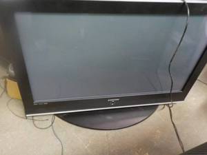 lot 63 image: 42 Samsung...
