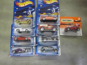 8 Hot Wheels, 1 Match Box ...