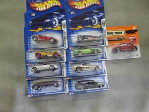8 Hot Wheels, 1 Match Box ...