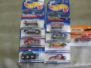 8 Hot Wheels, 1 Match Box ...