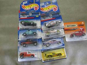 8 Hot Wheels, 1 Match Box ...