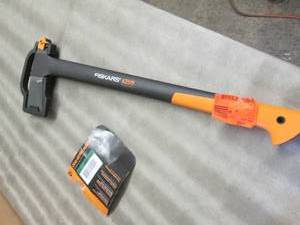 Fiskars 28 in. X25 Splitting Axe Re...