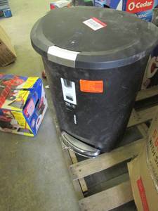 50 L Step Trash Bin, dented...