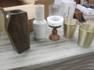 Assorted Vases & Dcor...