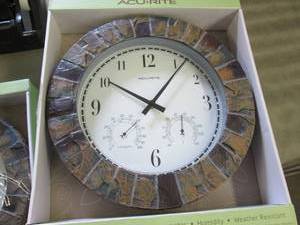 AcuRite 14 inch Faux Slate Wall Clo...