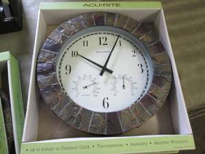 AcuRite 14 inch Faux Slate Wall Clo...
