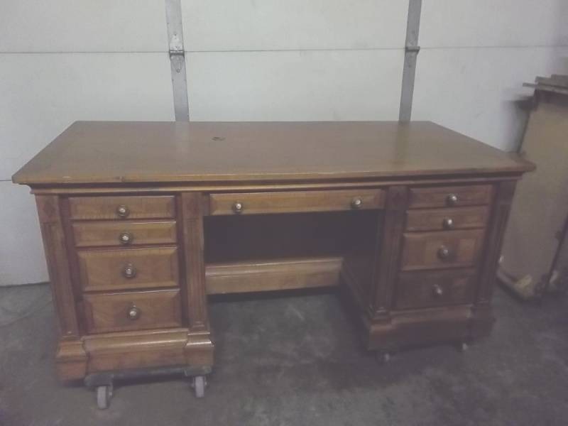 Executive Desk With 8 Drawers 2 Leaded Glass Out Side Doors By