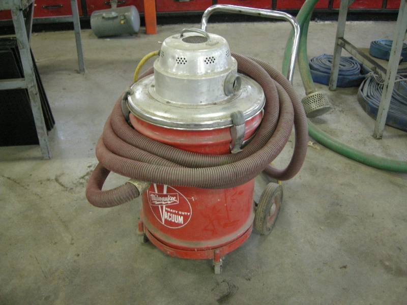 Milwaukee heavy clearance duty vacuum