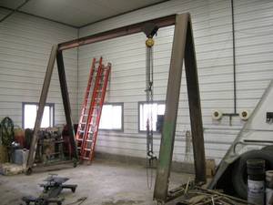 lot 28 image: Large Custom Overhead Engine Hoist