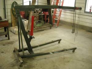 lot 18 image: Continental 3 Ton Engine Hoist
