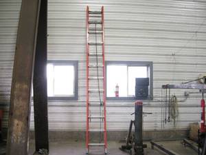 lot 26 image: Louisville Fiberglass Extension Ladder