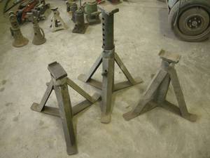 lot 105 image: 3 Heavy Duty Jack Stands