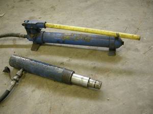 lot 109 image: Porta-Power Hydraulic Pump and Cylinder