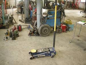 lot 104 image: NAPA Professional 3-12 Ton Floor Jack