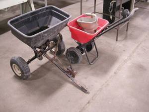 lot 128 image: Spreaders