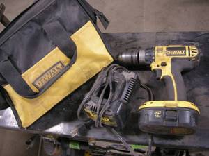 lot 147 image: DeWalt 18v 12 Hammer Drill