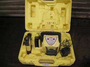 lot 167 image: Leica Rugby 100 Laser Level