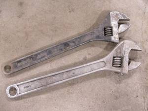 lot 214 image: 2 - 24 Crescent type Wrenches