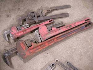 lot 228 image: 5 Pipe Wrenches
