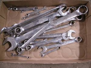 lot 238 image: Group Powerbuilt Combination Wrenches