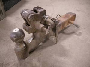 lot 246 image: 2-516 Hitch
