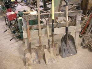 lot 294 image: Group Shovels
