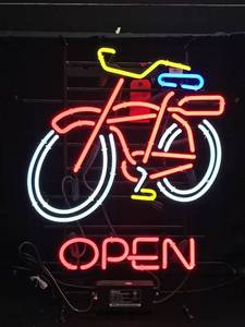 lot 40 image: Fat Tire Open neon
