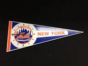 lot 78 image: NY Mets MLB plastic pennant clock