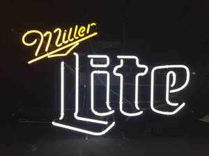 lot 87 image: Miller Lite neon, large