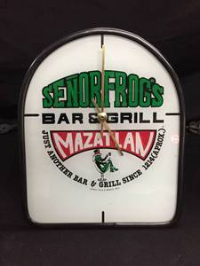 lot 94 image: Senor Frogs Bar & Grill clock