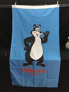 lot 128 image: Hamms Beer banner  flag