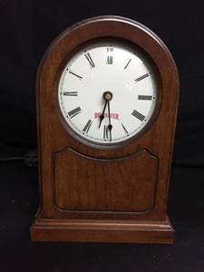 lot 220 image: Beefeater Gin wood mantle clock