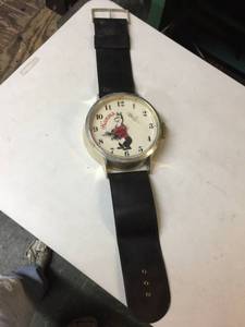 lot 223 image: Hamms Bear oversized watch clock