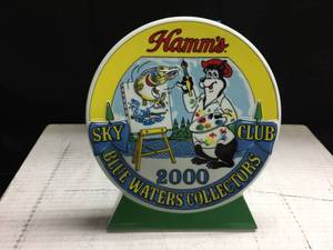 lot 226 image: Hamms 2000 Collectors Club ceramic plaque