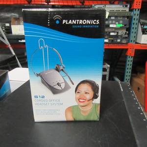 lot 72 image: Plantronics S12 Corded Office Headset System