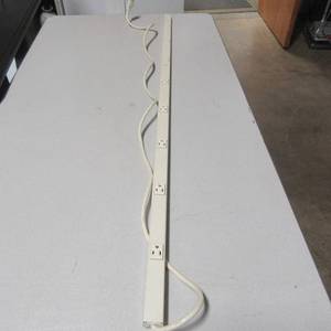 lot 89 image: Power Strip AC 8 Plug in