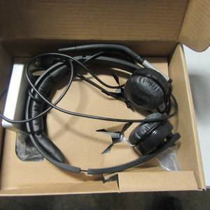 lot 100 image: Logitech Wireless Headset Dual H820e