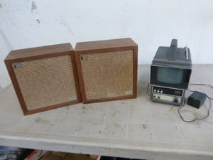 2 XAM 5D Speakers and 5 TV