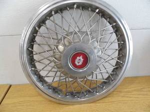 lot 12 image: Oldsmobile Hubcap
