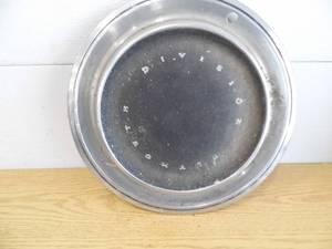 lot 13 image: Plymouth Hubcap