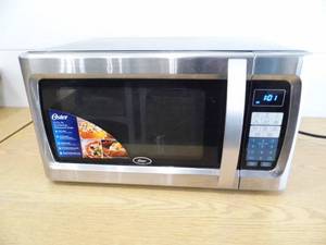 lot 15 image: Oster Microwave