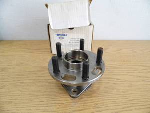 lot 40 image: Front Wheel Hub Assembly