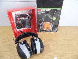 lot 87 image: Wolftunes Headphones