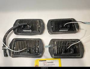 lot 13 image: 12 Volt LED AutomotiveTruckTractor Lights (set of 4)