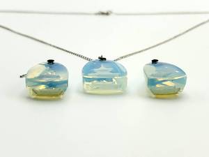 lot 44 image: Vintage Art Deco Japan Silver Reverse Carved Pagota Blue Moonstone Necklace and Earrings Set