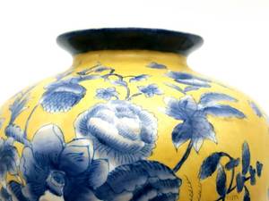 lot 47 image: Chinese Imperial Blue Flowers on Golden Yellow 8 Vase
