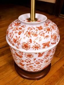 lot 20 image: Mottahedeh Historic Charleston Sacred Bird & Butterfly Lamp