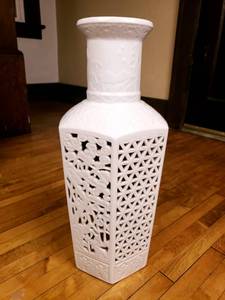 lot 56 image: Eternal Light, White Through and Through Light Japanese Porcelain Vase