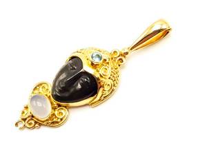 lot 8 image: Exquisite Designed Signed 18k Gold Oynx Pendant 12.9 Grams