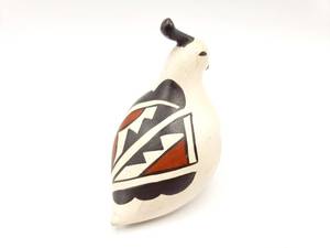 lot 81 image: Melz Tenorio Signed Santo Domingo Pottery Bird